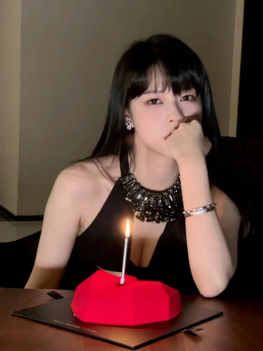 千万粉丝女主播感慨直播不赚钱!以前年收入高达8位数,现在一年不到5位数!