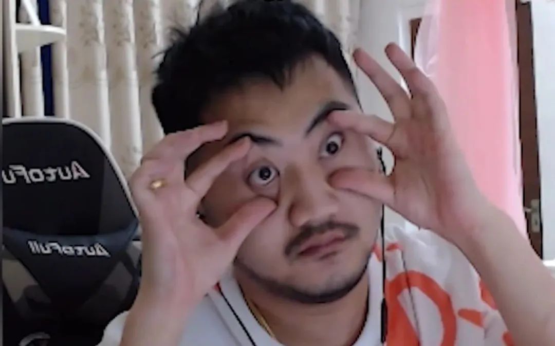 前游戏一哥宣布退休,称直播累还赔钱,网友:是你让csgo火遍中国!其回应我没那么伟大!