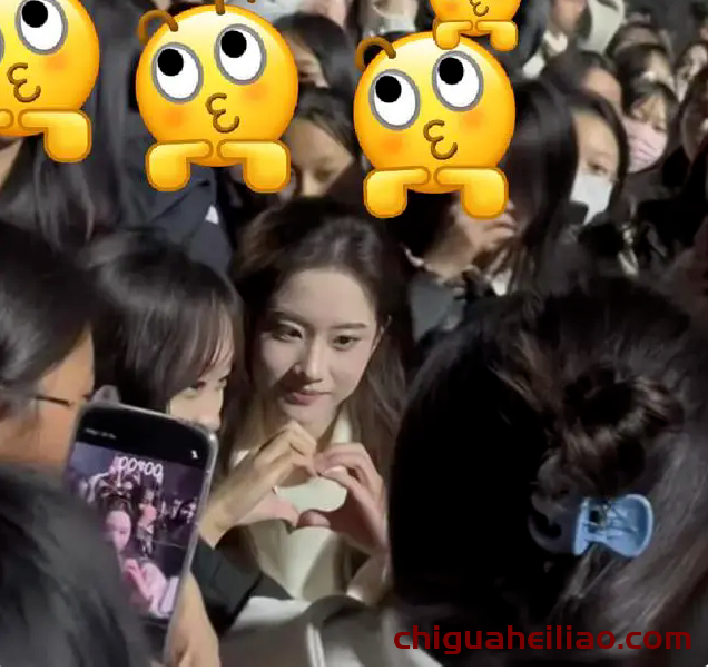 刘亦菲影子？女大学生颜值引发围观热潮