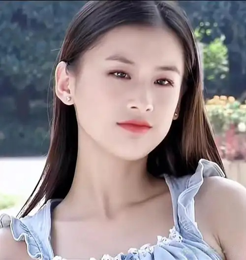 黄圣依早年风采再现,清新脱俗颜值爆表